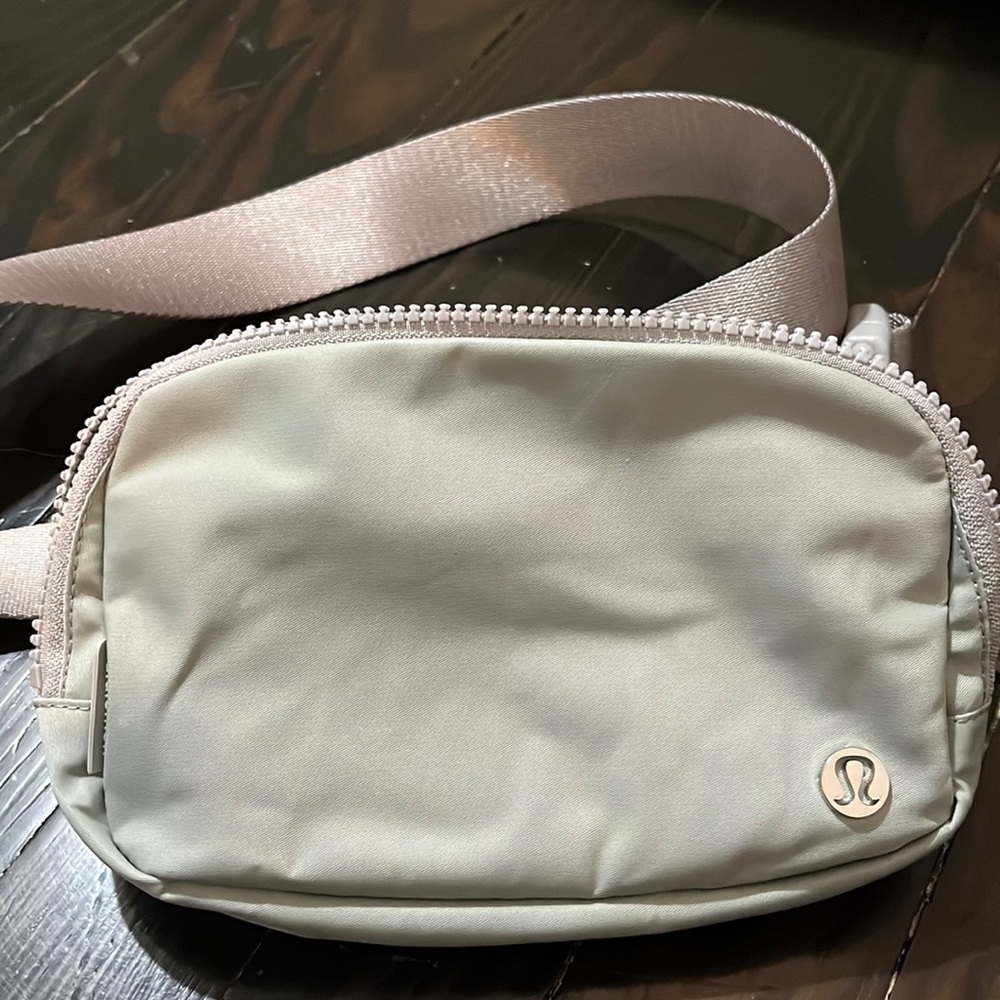 Lululemon wear everywhere belt bag